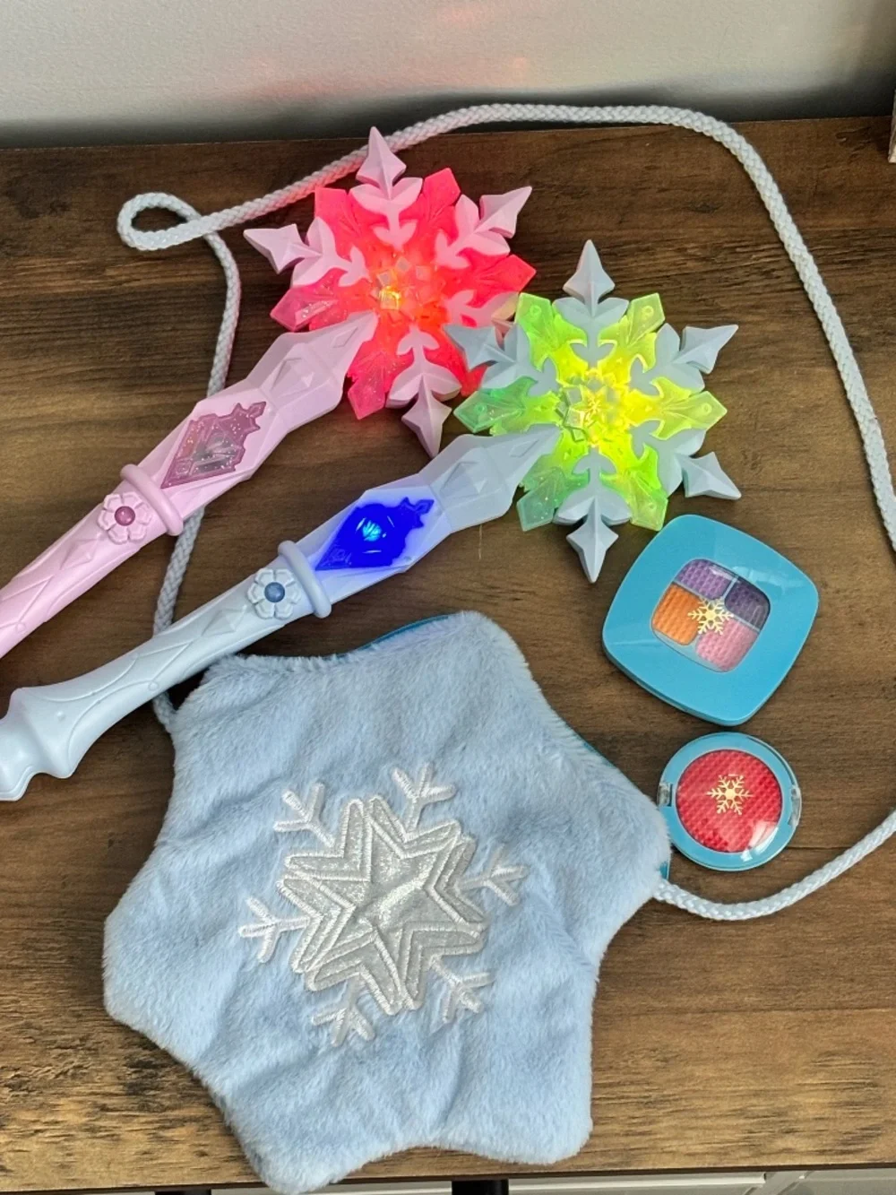 Girls Pretend Play Set Frozen Light Up Wands 2 Snowflake Purse Dress Up Makeup